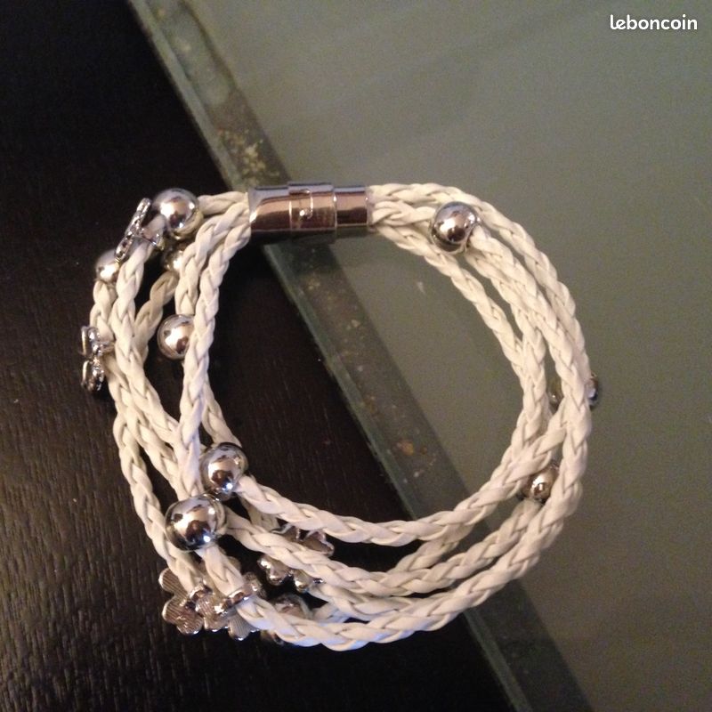 Bracelet blanc et argenté (image 1)