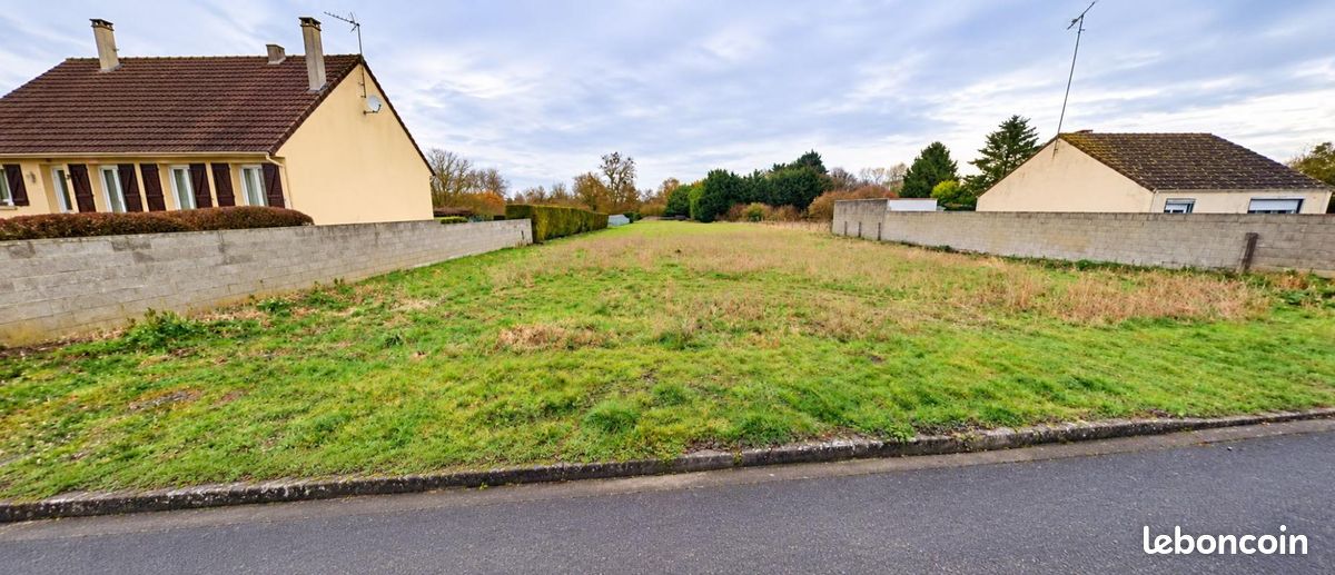 Terrain 3253 m² · à Voyennes · 30 500 €