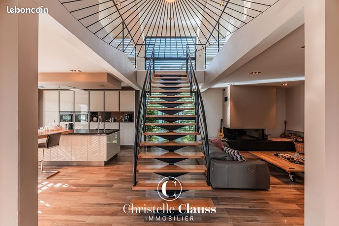 Propriété 5 pièces 145 m²