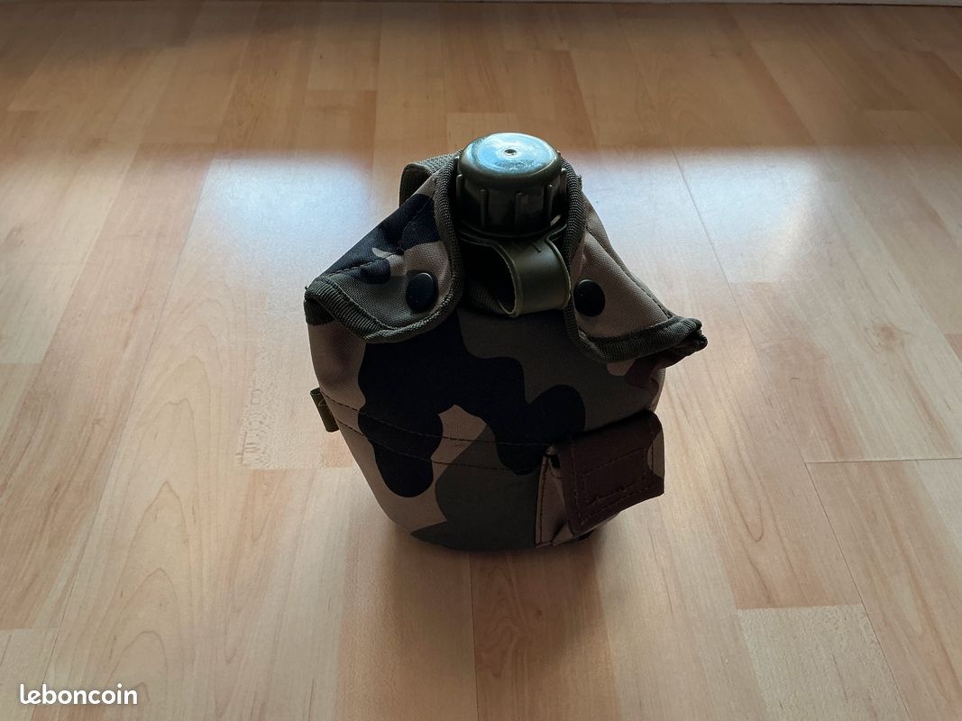 Gourde militaire (image 1)