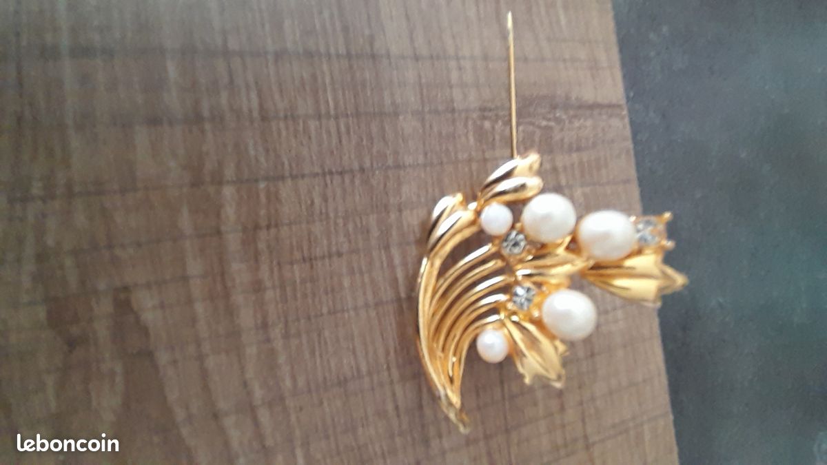 Broche Vintage Dorée Créateur Amandine Dieppe - Occasion, Bijou Ancien élégant