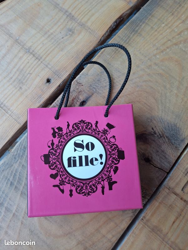 Livre So fille Un livre que les filles vont dévorer même s'il n'est pas en chocolat Playbac neuf (image 3)