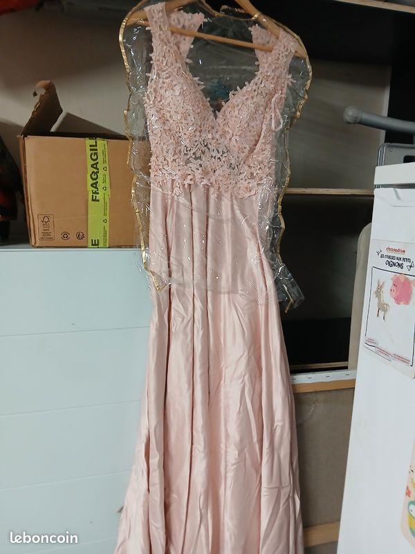 Robe cérémonie (image 1)