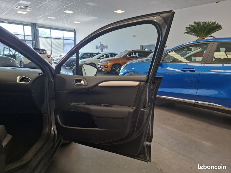 Citroen C4 1.6 hdi 115 ch Exclusive / GPS / Radar / Régulateur / Ecran / Clim Auto / (image 27)
