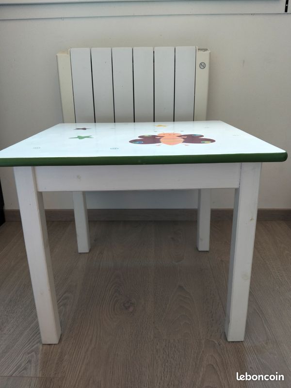 Table et chaise (image 1)