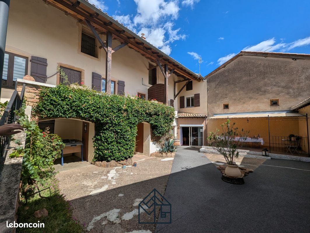 Maison 11 pièces 190 m² · à Chasselas · 190 m² · 730 000 €