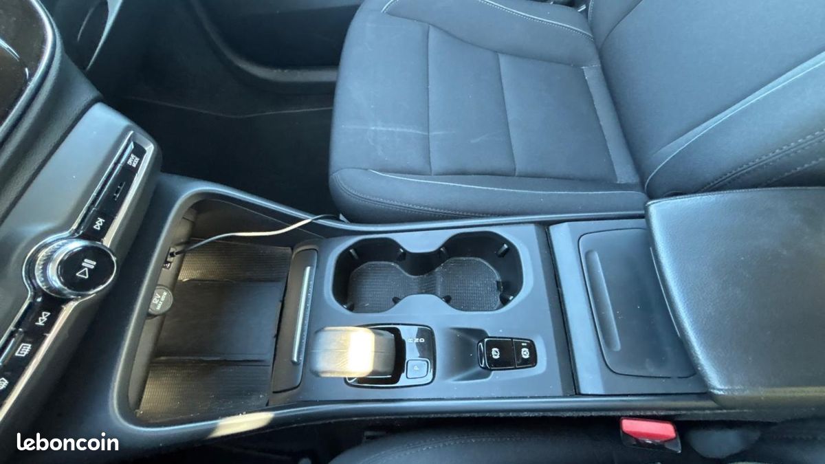 Volvo XC40 BUSINESS T2 129 ch Geartronic 8 Momentum (image 20)
