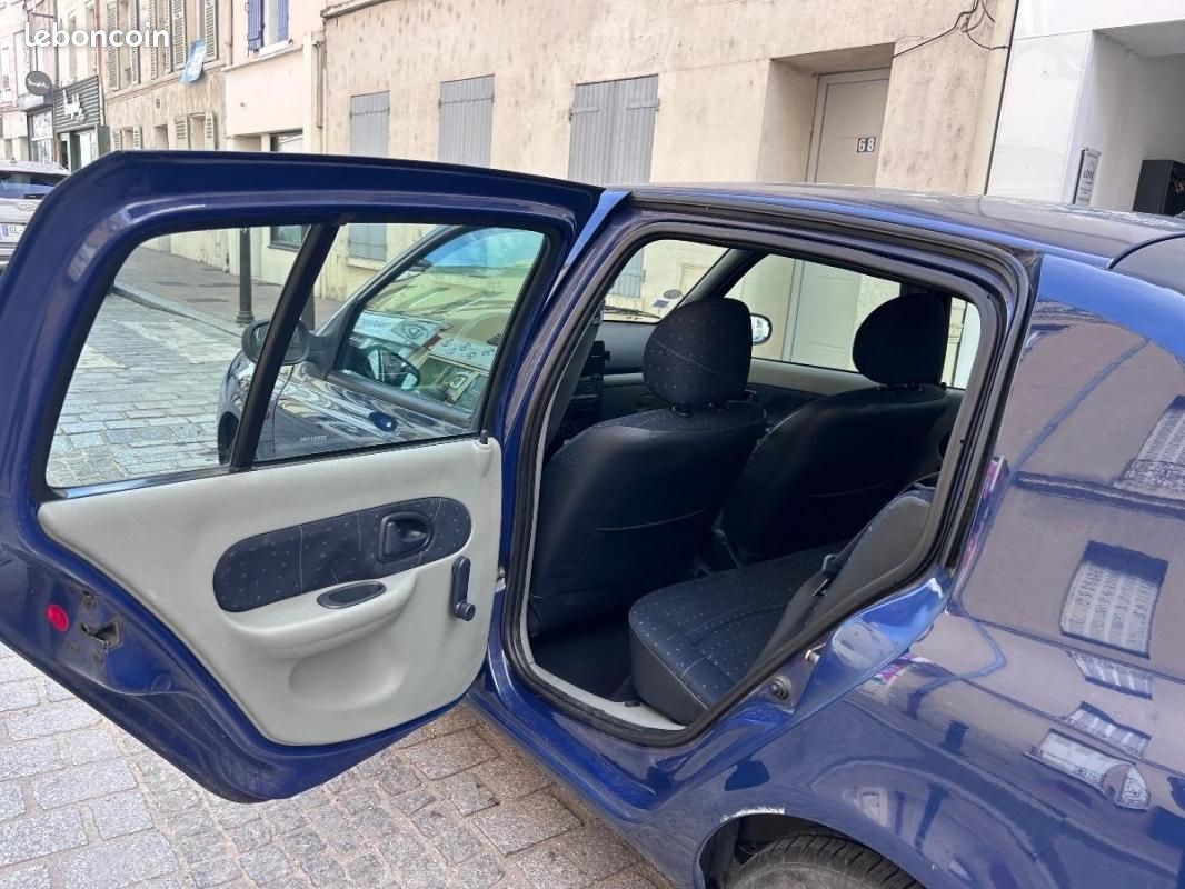 Renault Clio 1.2 60 AUTHENTIQUE (image 23)