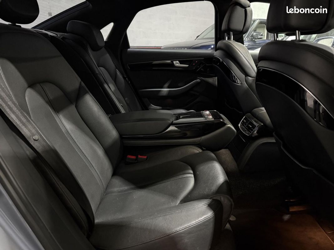 AUDI S8 PLUS 4.0 V8 TFSI 605 QUATTRO TIPTRONIC BVA - Toit ouvrant & Céramiques (image 16)
