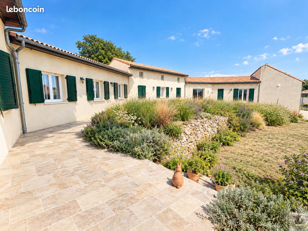 Maison 6 pièces 205 m² · à Mouleydier · 205 m² · 364 000 €