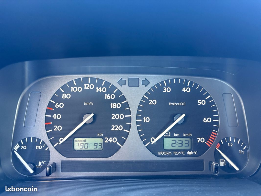 VOLKSWAGEN GOLF 3 VR6 - 174Ch intérieur cuir - Garantie 12 mois (image 14)