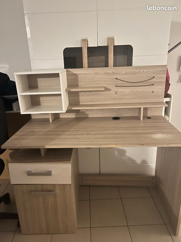 URGENT Bureau fourni avec la chaise (image 3)