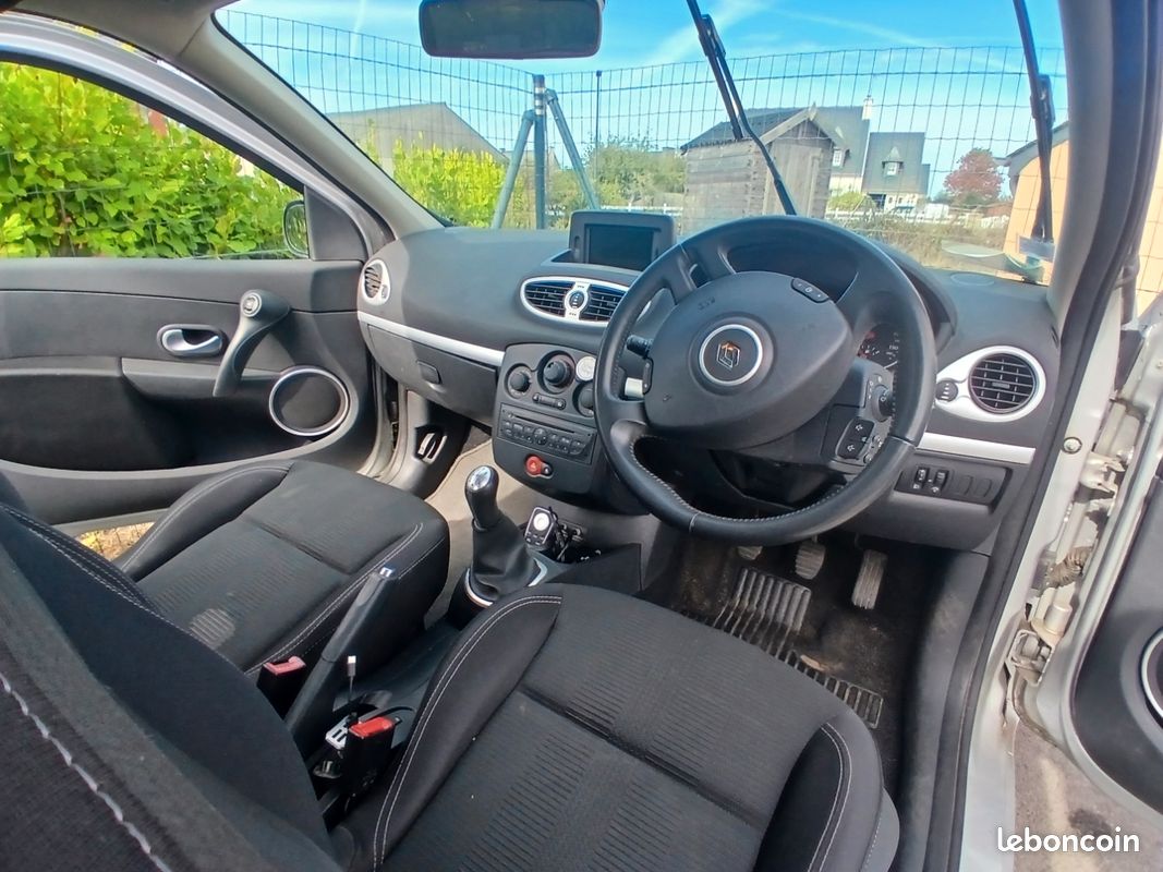 Renault Clio 3 Tomtom 1.2 essence - CT ok - volant à droite (image 3)