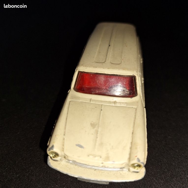 Peugeot 404 break Dinky Toys (image 2)