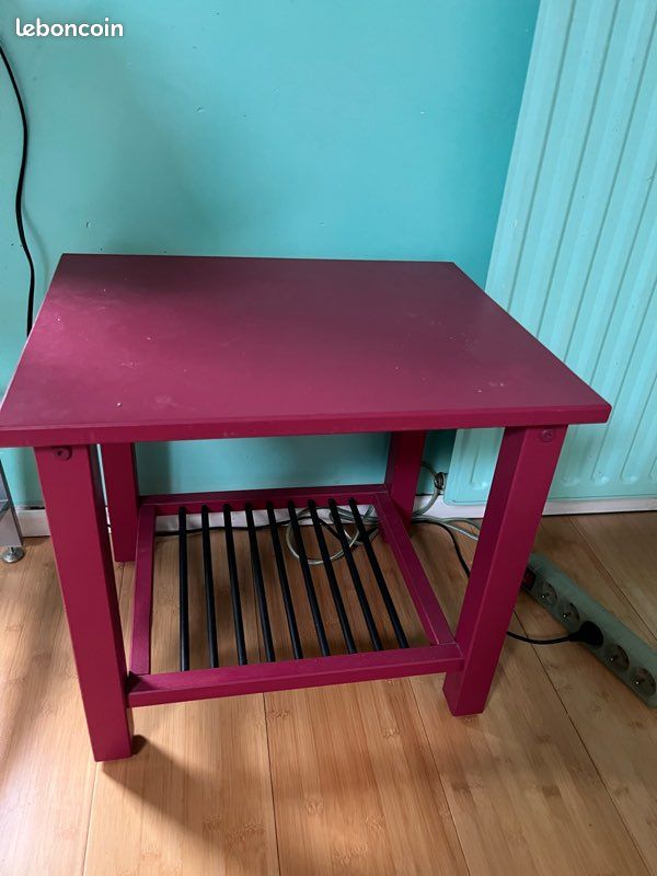 Table de chevet ou d’appoint en bois (image 1)