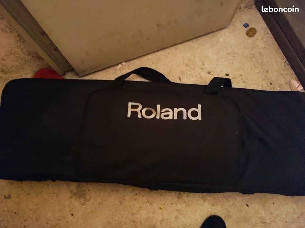 Piano Roland RD 64 (image 3)