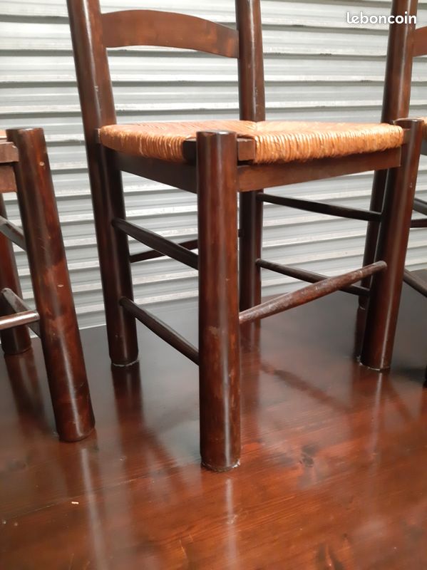 Table et chaises brutalistes (image 3)