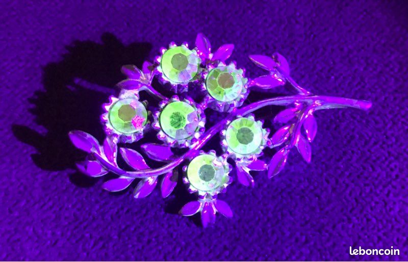 Broche Vintage Années 60 Strass Irisés - Diamètre 27mm - Cuivre