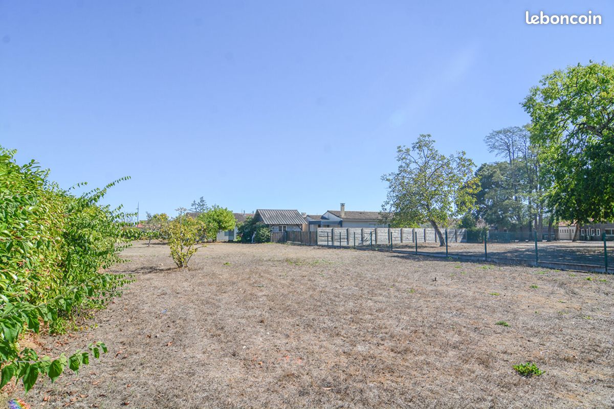 Terrain 830 m² · à Saint-Médard-en-Jalles · 830 m² · 199 000 €