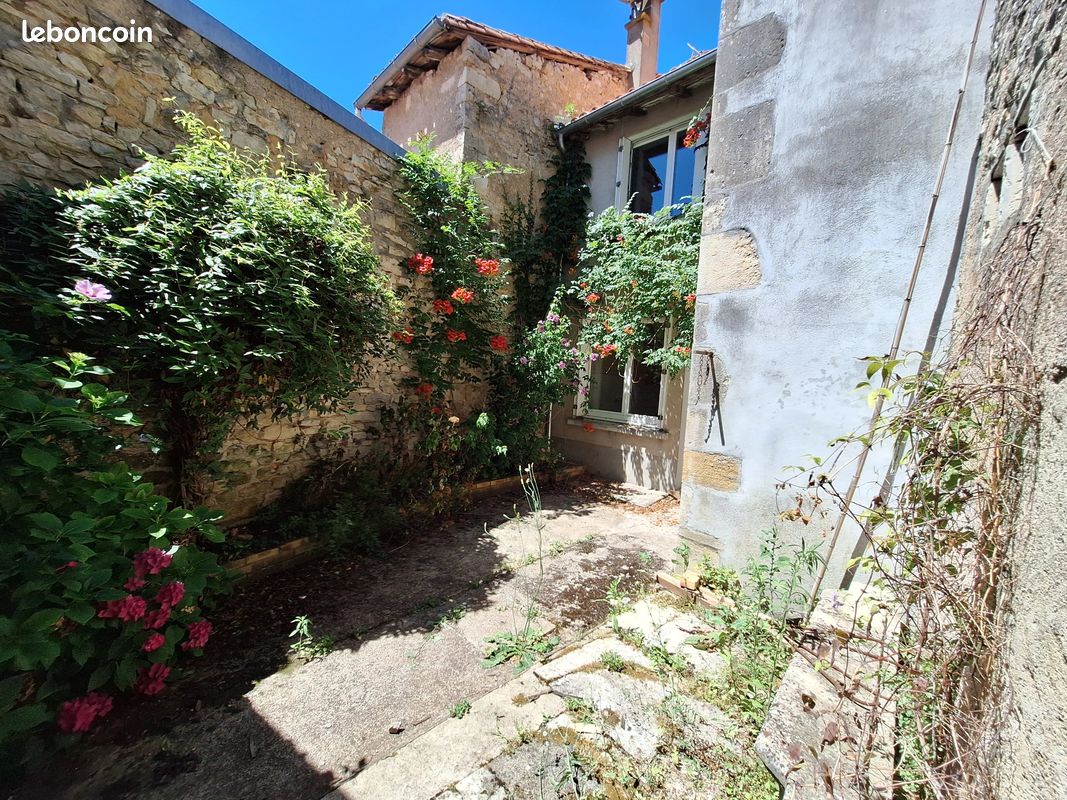 Maison 8 pièces 162 m² · à Charroux · 162 m² · 140 610 €