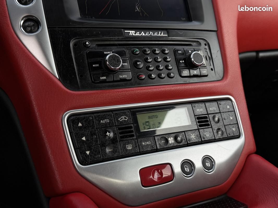 Maserati Grancabrio V8 4.7 440 CH BOITE ZF / FRANCAISE 3IEME MAIN REVISION POUR LA VENTE (image 17)
