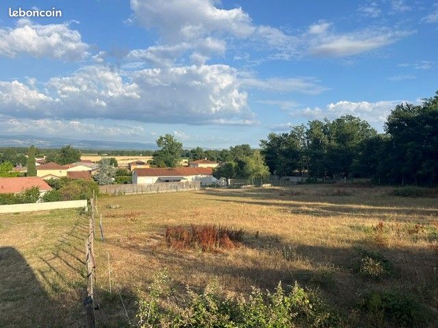 Terrain à bâtir de 1386 m² à VALEILLE (42) · 102 000 €