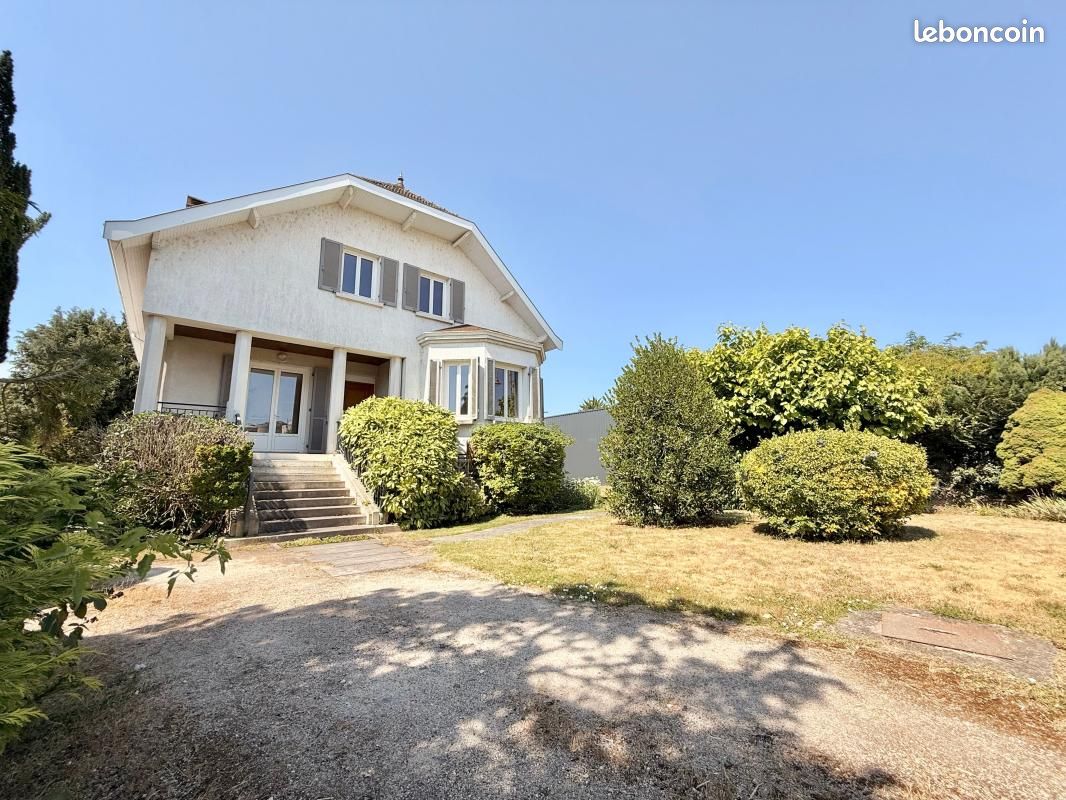 Maison 5 pièces 141 m² · à Genlis · 141 m² · 249 000 €