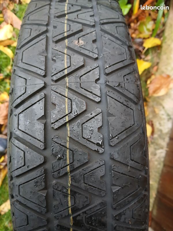 Pneu galette T-145/90 R16 uniroyal 5 trous Captur (image 1)