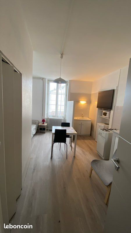 Appartement 1 pièce 20 m² · à Lons-le-Saunier · 20 m² · 380 €