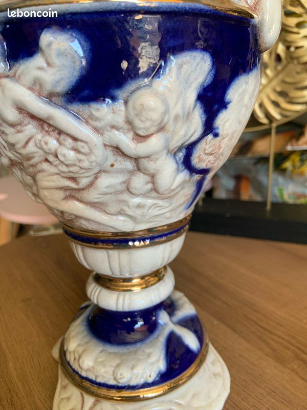 Coupon De Tissu Chérubin Motif Vase Fleuri Sur Fond Bleu - Dimensions 90x102 Cm - Coton - Occasion