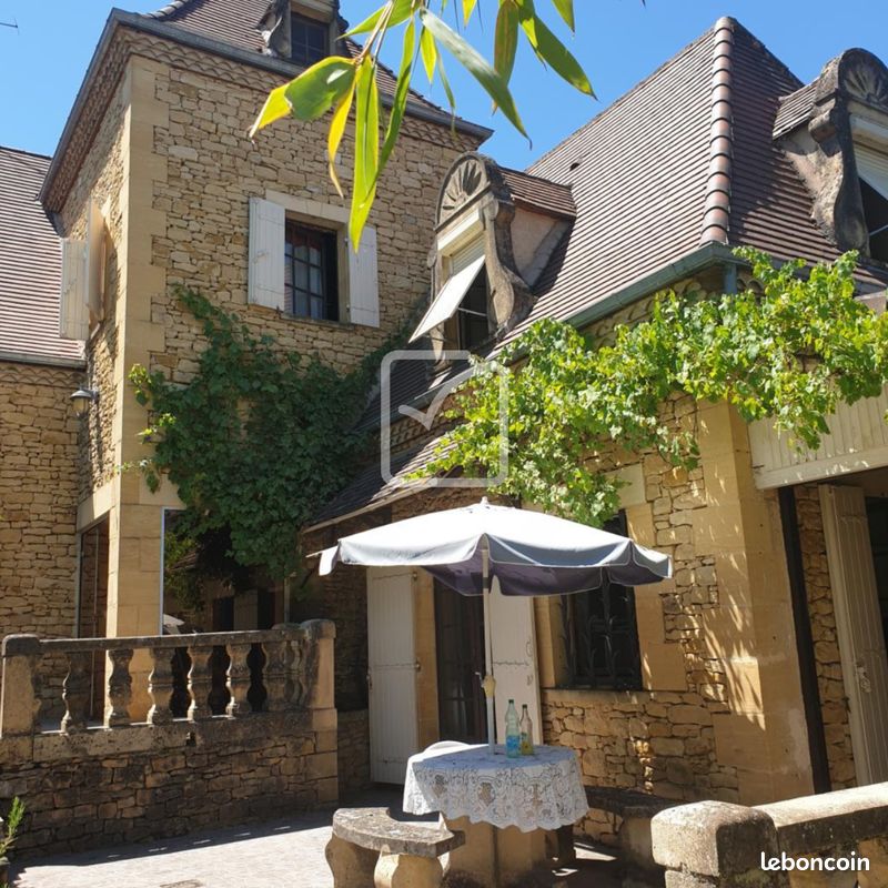 Maison 9 pièces 314 m² · à Le Bugue · 314 m² · 114 000 €