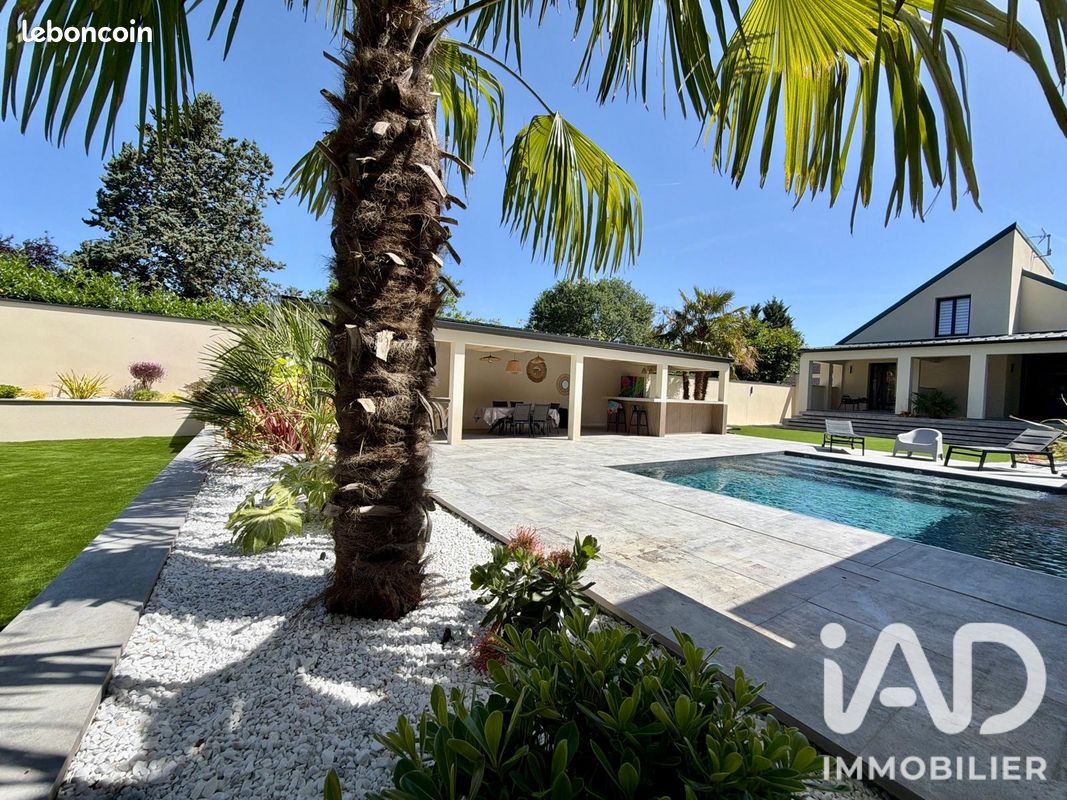 Maison 5 pièces 180 m² · à Videlles · 180 m² · 699 000 €
