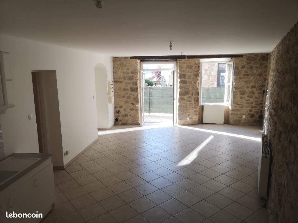 Appartement 2 pièces 80 m² · à Saint-Georges-les-Bains · 80 m² · 695 €