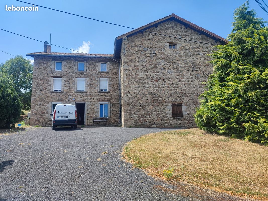 Maison 7 pièces 140 m² · à Saint-Anthème · 140 m² · 179 000 €