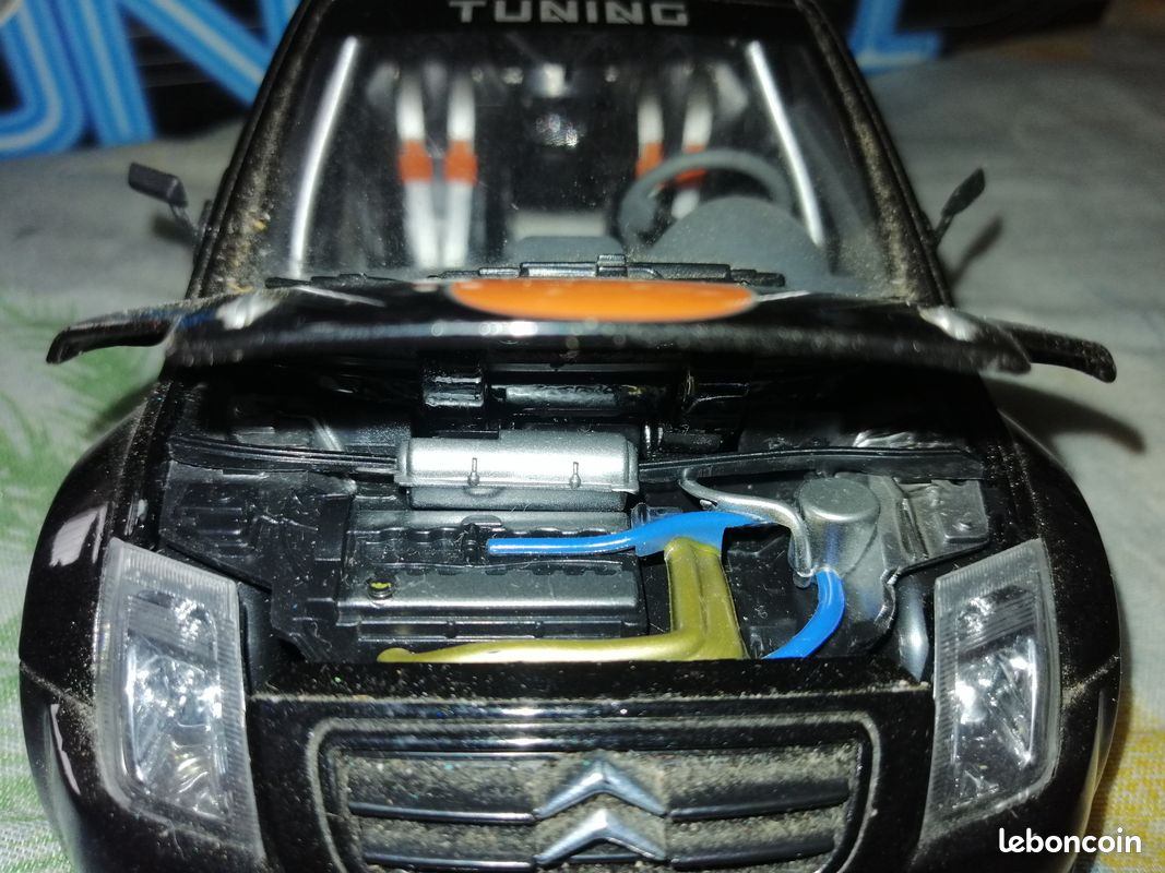 SOLIDO Citroën C2 Tuning, black with orange stripe. 1/18. Re