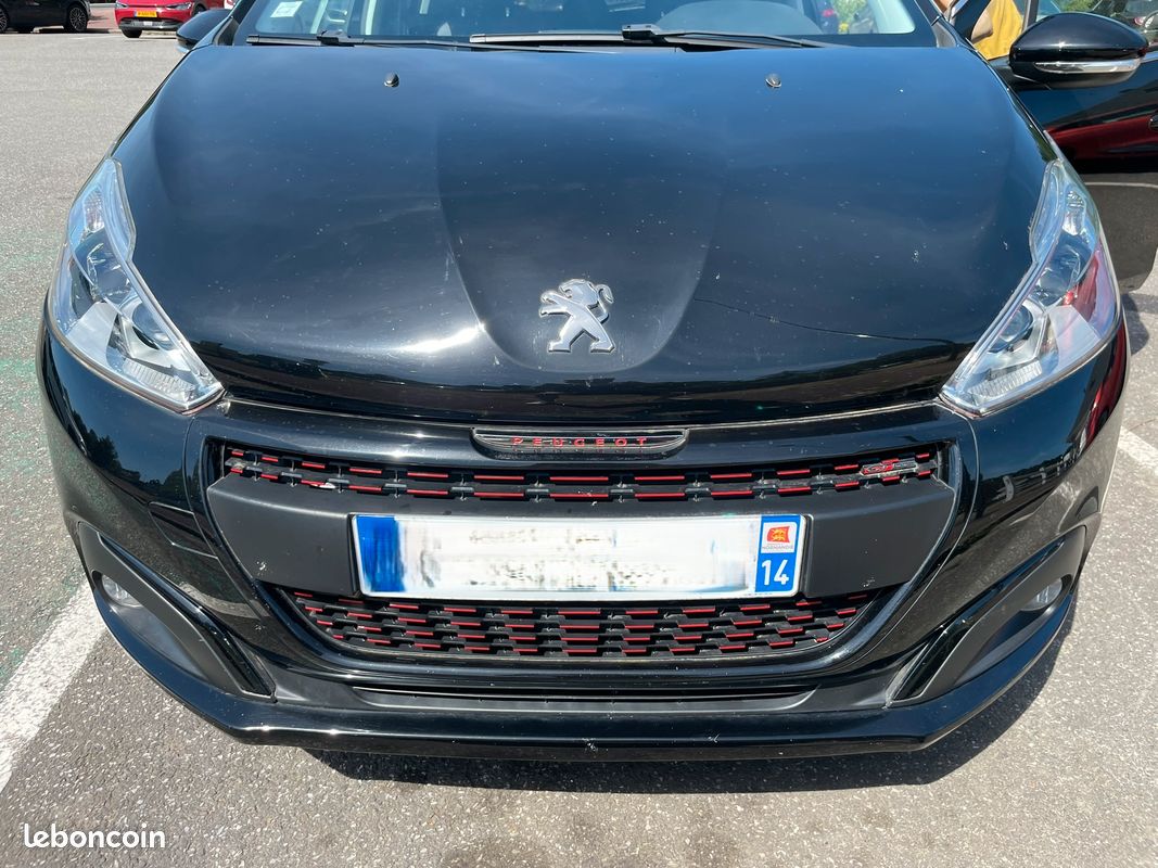 Peugeot 208 GT line 1,2l noire année 2018 - 27 296 km (image 10)