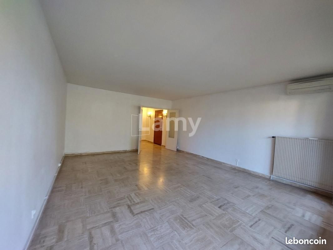 Appartement 74 m² · à Royan · 74 m² · 1 000 €/mois
