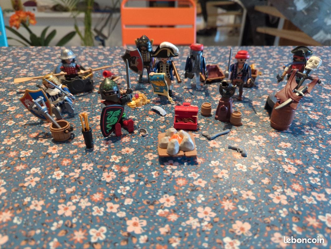 Lot playmobil Pirates et Chevaliers (image 1)
