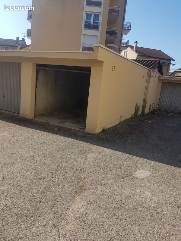 Garage fermé a Amberieu gare · à Ambérieu-en-Bugey · 13 800 €