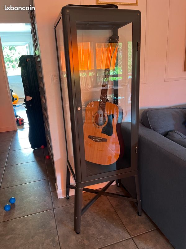 Vends vitrine IKEA (image 1)