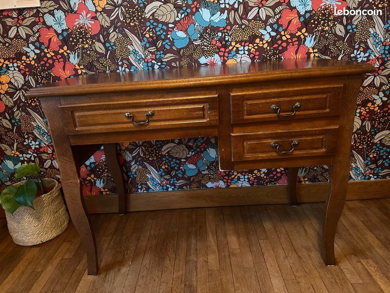 Bureau (image 1)