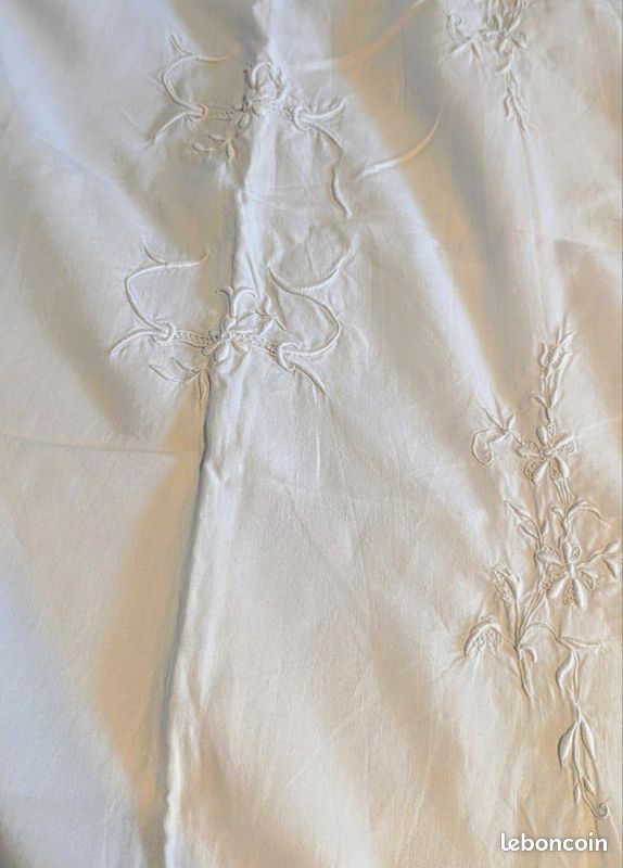 VENDU - Ancien drap brodé BB pour bébé - Le Grenier de Lisette