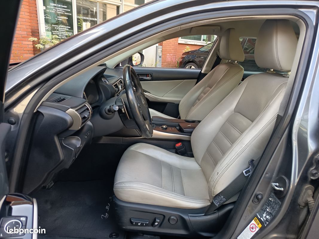 LEXUS IS 300H HYBRIDE ESSENCE 2.5 L - 181 CH PACK - Boite Automatique – 01/2015 – 273 593 KM – VO 432 (image 11)
