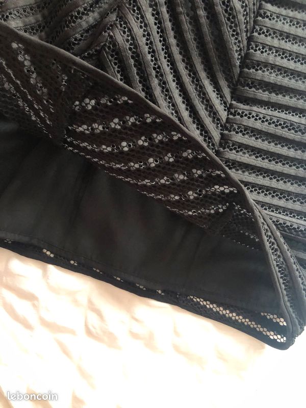 Robe élégante noire (image 3)