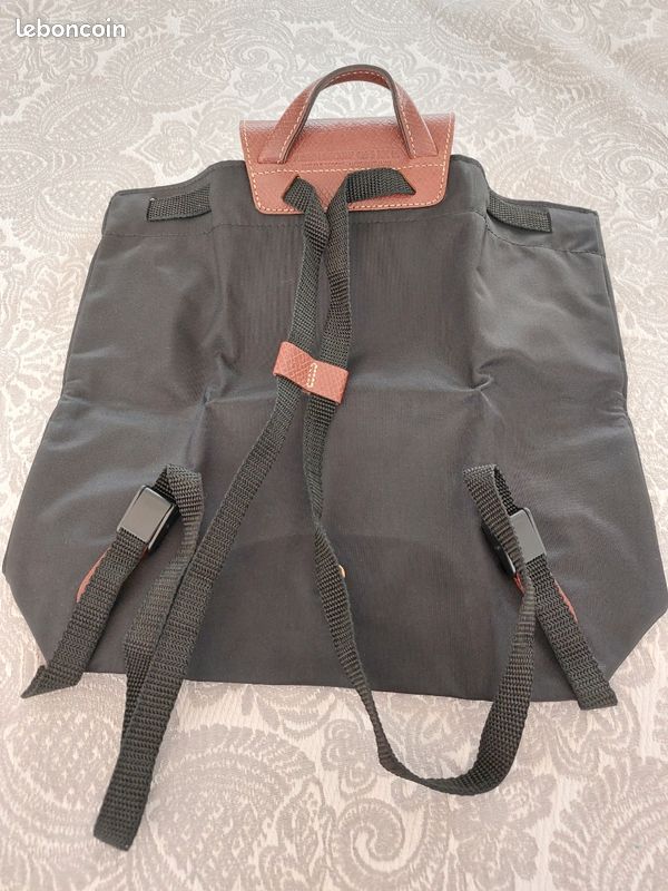Sac à dos noir authentique pliable marque Longchamp état neuf (image 3)