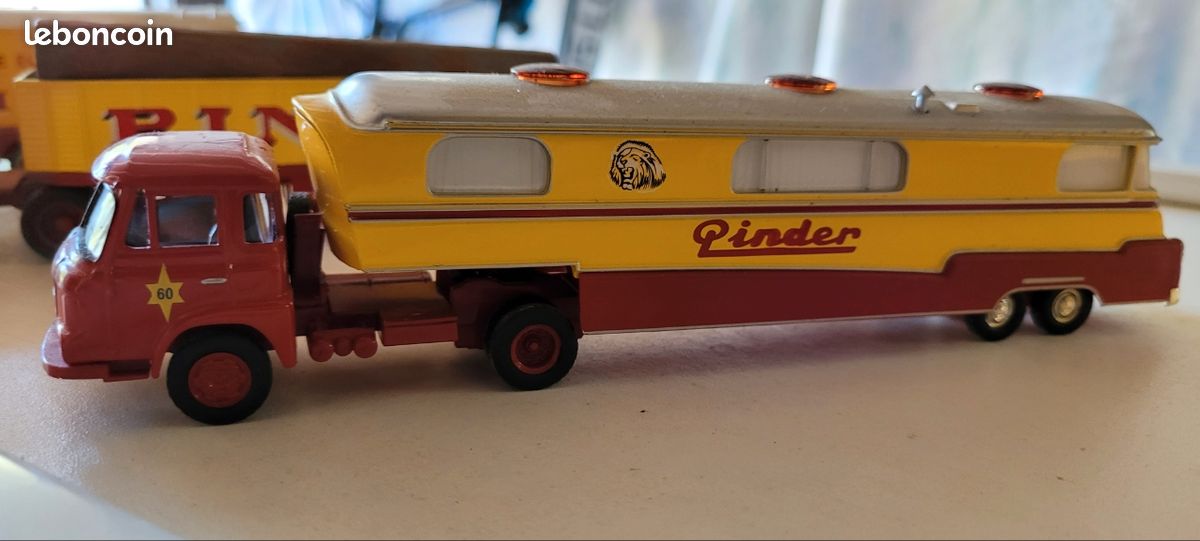 4 Figurines 1/43 CIRQUE PINDER - Set 221 Le Numéro VROOM, Collection Cirque