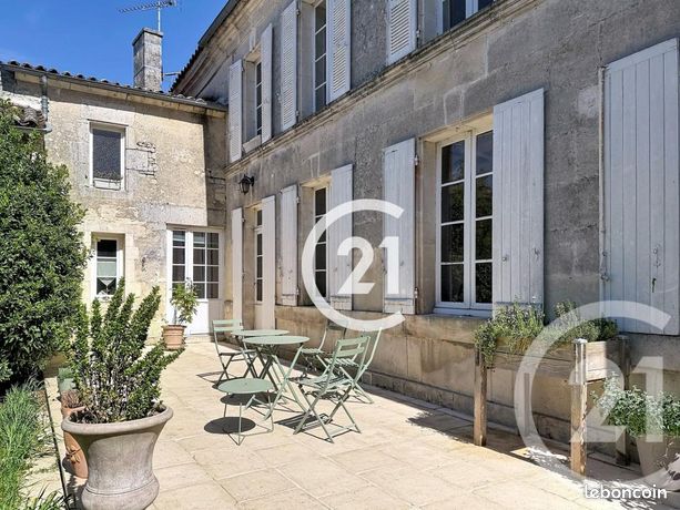 Maison 6 pièces 218 m²