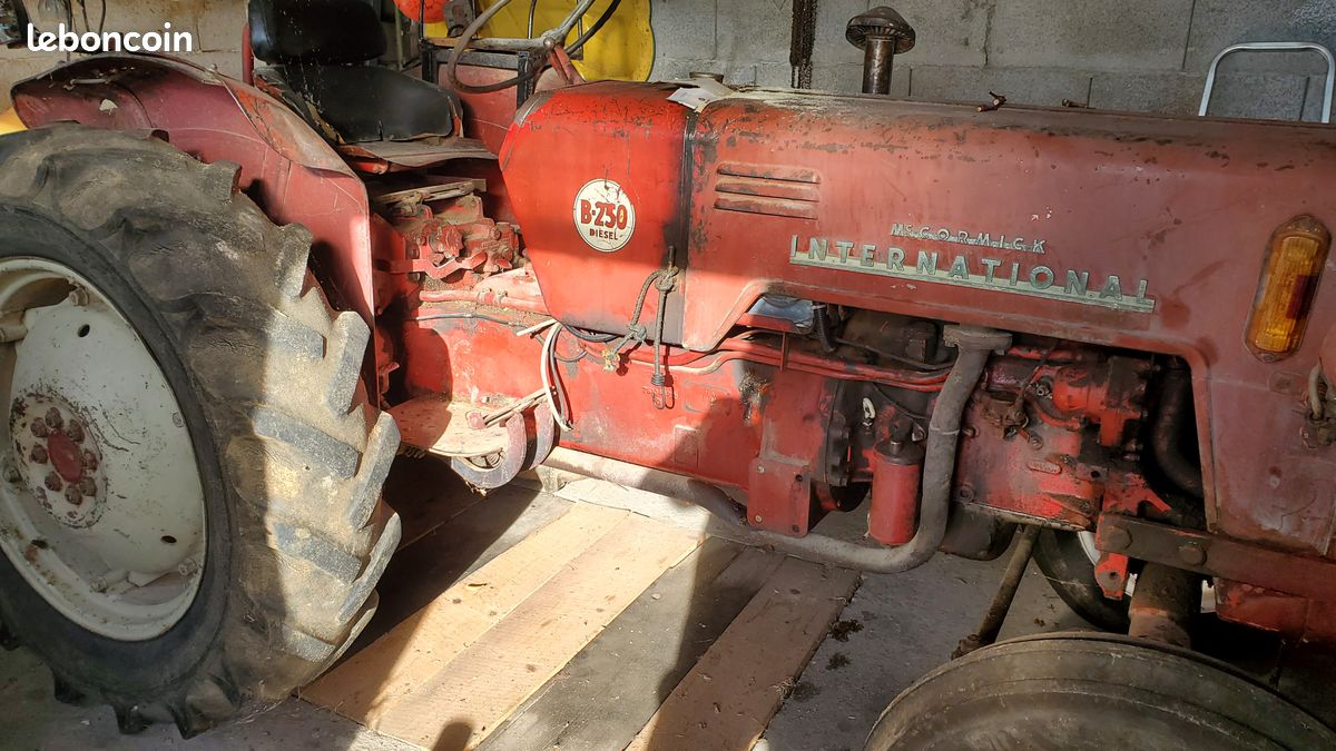 Tracteur MC Cormick B250 (image 1)