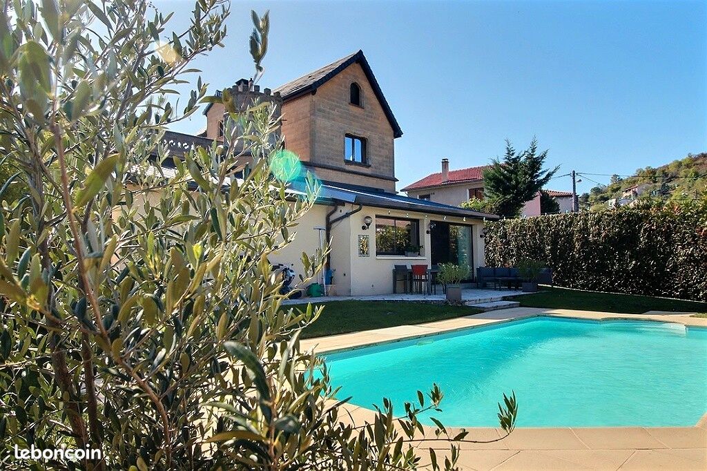 Maison 7 pièces 218 m² · à Blanzat · 218 m² · 451 500 €