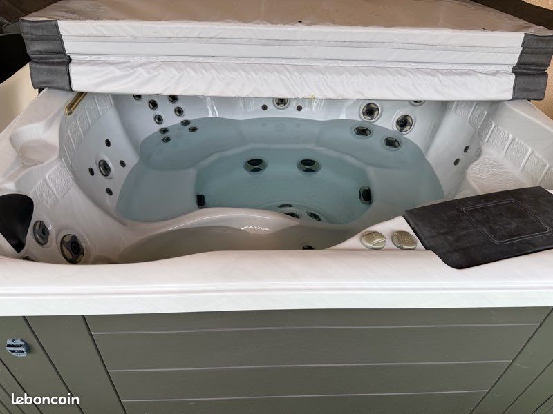 Jacuzzi (image 4)
